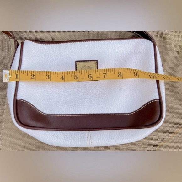 VGU Medallion Brand Crossbody Bag in Very Good, Clean Condition- Beautiful Piece - Picture 7 of 16